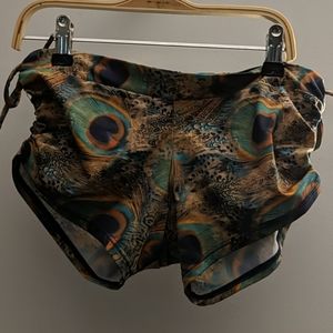 Onzie peacock yoga side strong shorts (One size)